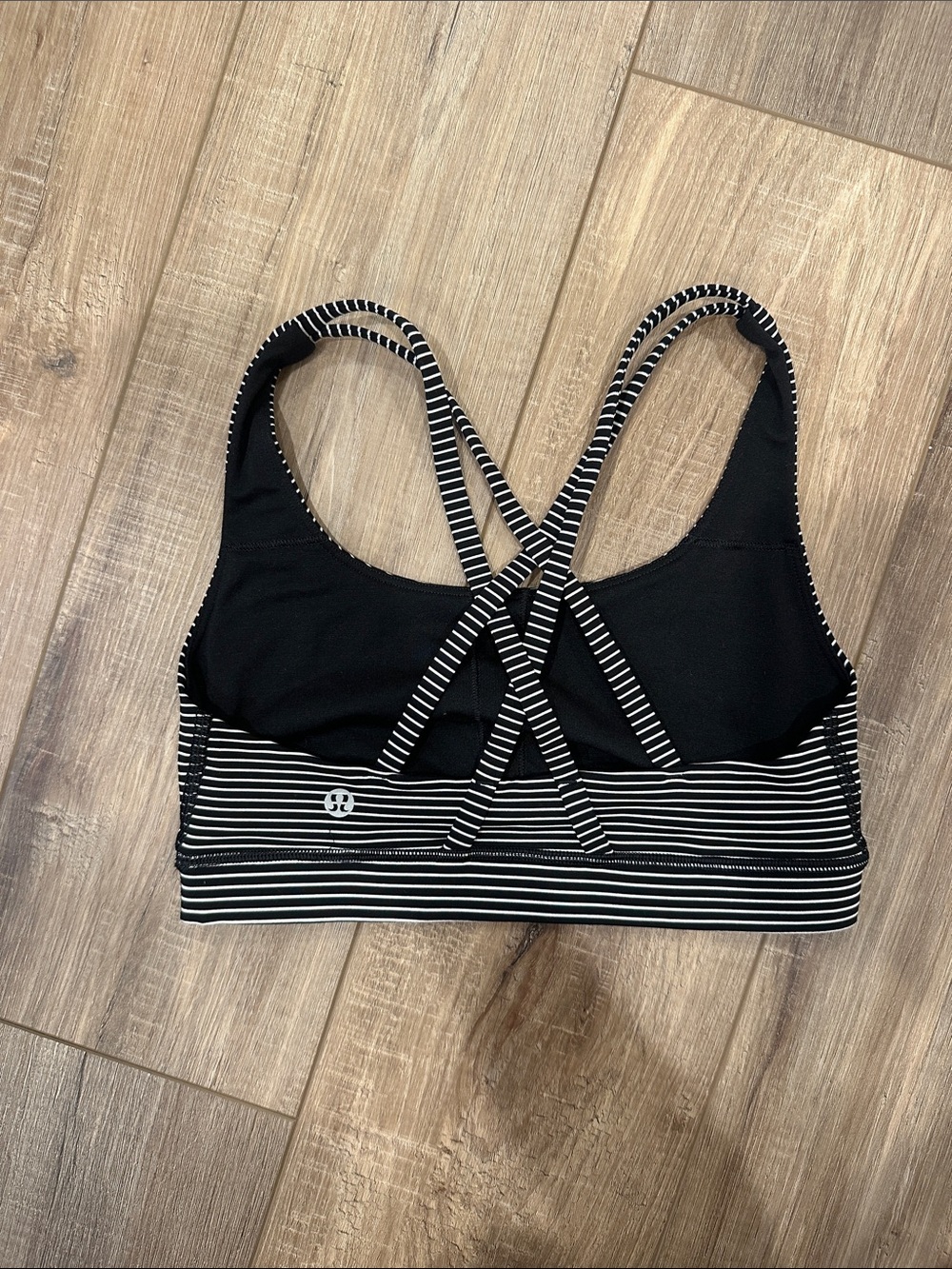 NWOT Lululemon size 4 Black & White Striped Crossback Sports Bra - Picture 2 of 2